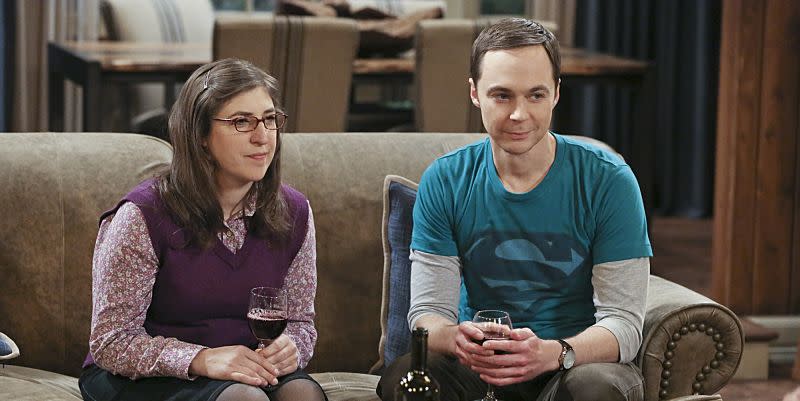 jim parsons and mayim bialik in the big bang theory s09e20 'the big bear precipitation'