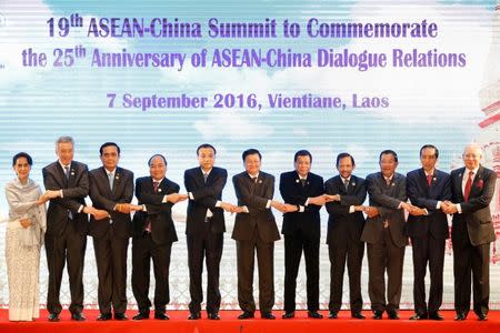 ( L to R) Myanmar's State Counsellor Aung San Suu Kyi, Singapore's Prime Minister Lee Hsien Loong, Thailand's Prime Minister Prayuth Chano-cha, Vietnamese President Tran Dai Quang, Chinese Premier Li Keqiang, Laos Prime Minister Thongloun Sisoulith, Philippines President Rodrigo Duterte, Brunei's Sultan Hassanal Bolkiah, Cambodia's Prime Minister Hun Sen, Indonesia's President Joko Widodo and Malaysian Prime Minister Najib Abdul Razak pose for photo during ASEAN-China Summit in Vientiane, Laos September 7, 2016. REUTERS/Soe Zeya Tun