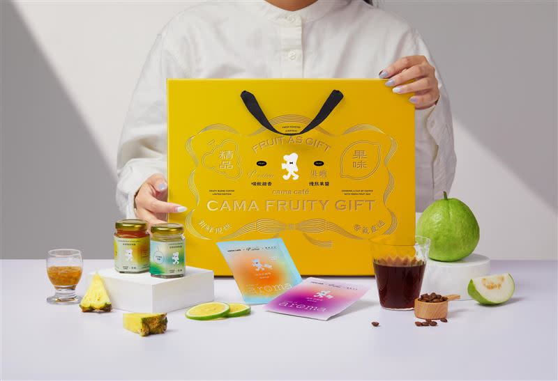cama café跨界聯名台灣果物永續品牌「果嶼」推出「秋日果香中秋禮盒」。（圖／品牌業者提供）