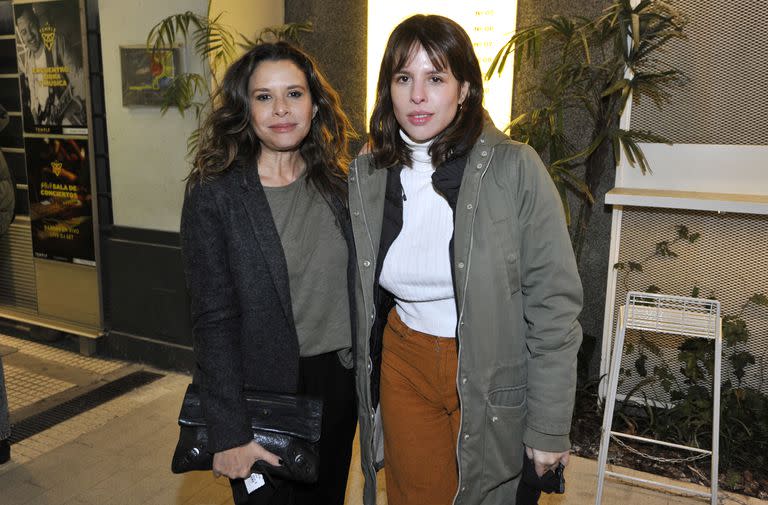 Las hermanas Julieta y Rosario Ortega fueron juntas al teatro