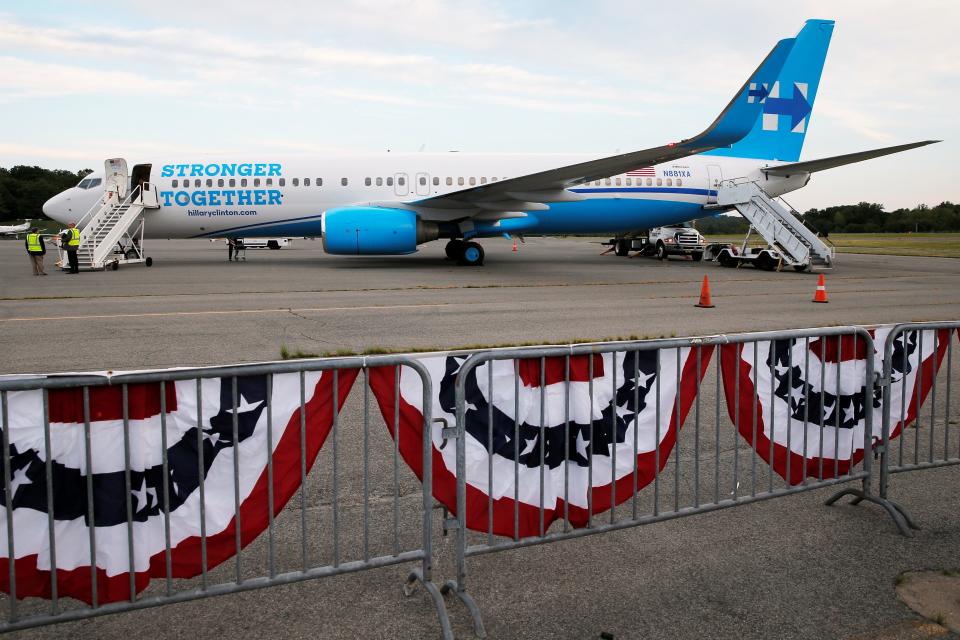 Hillary Clinton campaign plane