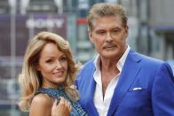 Für David Hasselhoff läuteten 2018 zum dritten Mal die Hochzeitsglocken: Dass er mit seinen damals 66 Jahren glatt der Vater der neuen, 26 Jahre jüngeren Mrs. Hasselhoff sein könnte, störte den "Knight Rider" sicher nicht. (Bild: Andreas Rentz/Getty Images for Paramount Pictures)