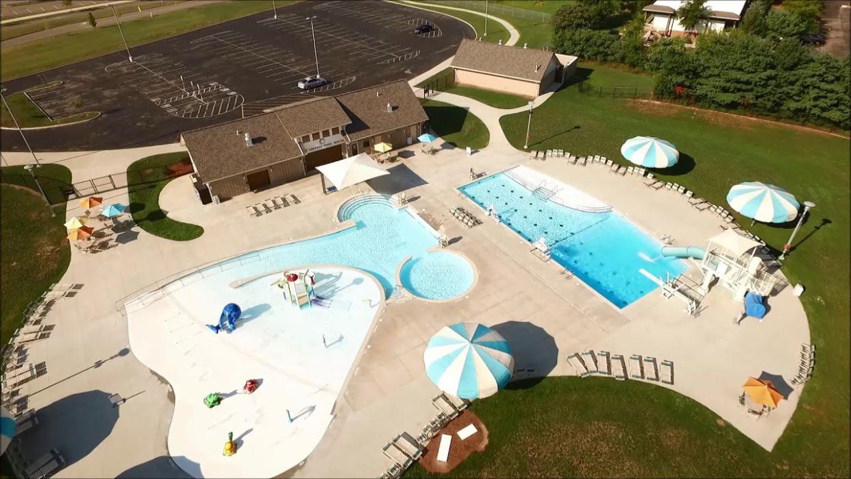 Grizzly Outdoor Pool, Wadsworth, Ohio