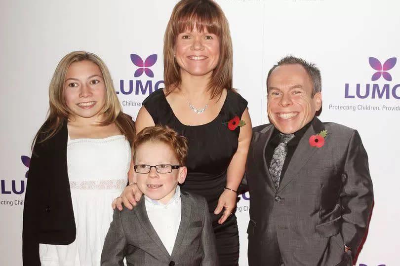 Warwick Davis (R) with children Annabel and Harrison and wife Samantha