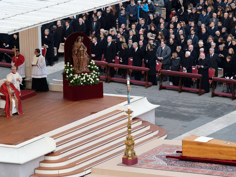 Abschied von Benedikt XVI. im Vatikan. (Bild: imago/NurPhoto)