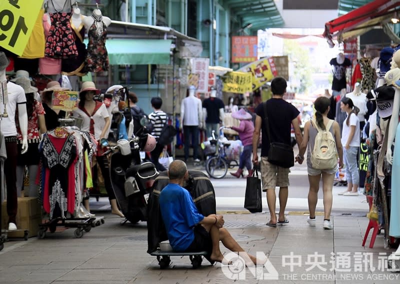 失業率創11個月新高。 7月的失業人數為45.7萬人，一般認為是因畢業學生投入職場產生。（中央社檔案照）