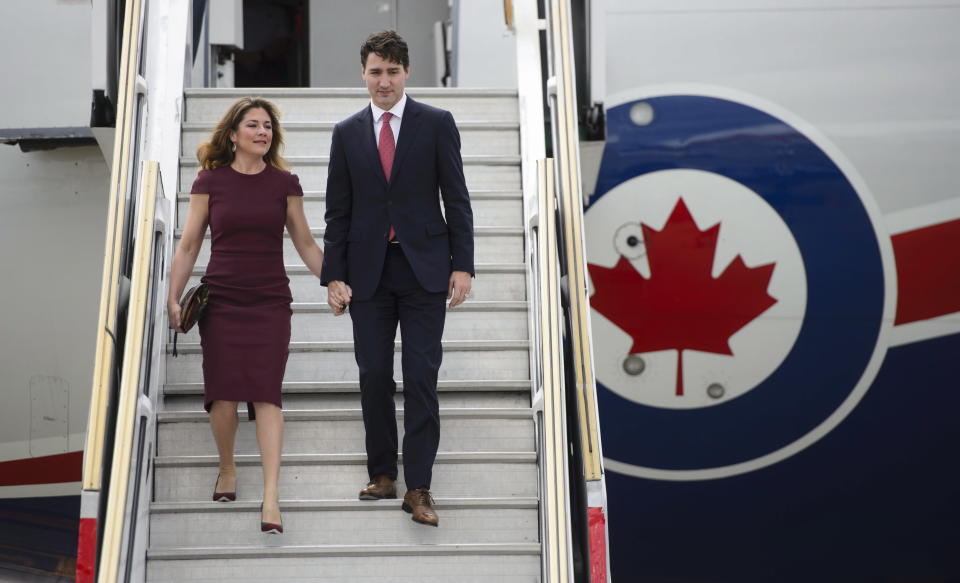 Canada’s Prime Minister Justin Trudeau, right, and first lady Sophie Gregoire wave on their arrival to the Ministro Pistarini international airport for the G20 Summit in Buenos Aires, Argentina, Thursday, Nov. 29, 2018. Leaders from the Group of 20 industrialized nations will meet in Buenos Aires for two-day starting Friday. (Sean Kilpatrick/The Canadian Press via AP)