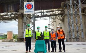 The persons on the image are from left to right; •Mr. Lars Bo Larsen, Danish Ambassador to Indonesia•Mr. Jeppe Kofod, Danish Minister of Foreign Affairs •Mr: Leo Carnevale, Area Sales Manager, FLSmidth•Mr. Christian Kartawijaya, CEO and President Director, Indocement   •Mr. Holger Morch, Director of Heidelberg Technical Center, Indonesia