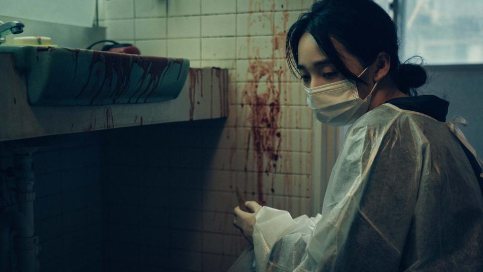 李沐《誰是被害者：第2季》轉職命案現場清潔師。（圖片來源：Netflix）