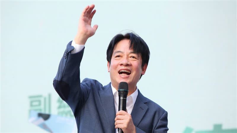 民進黨台北市長參選人陳時中1日下午在北平東路舉行競選總部成立大會，副總統賴清德也到場致意，為陳時中站台宣講。（圖／記者楊澍攝影）