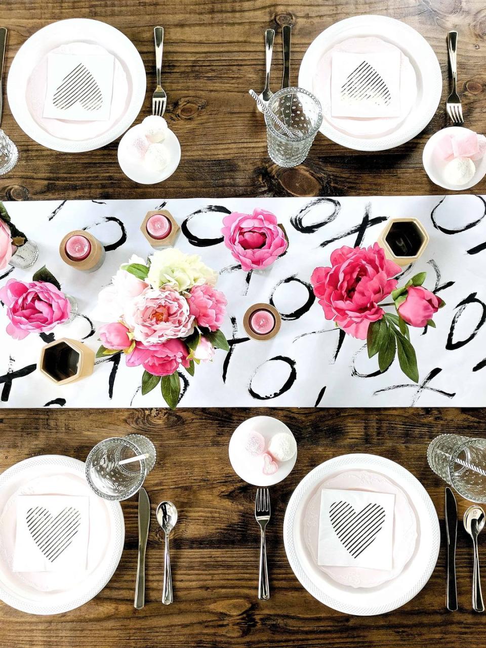 xoxo table runner valentines day decor