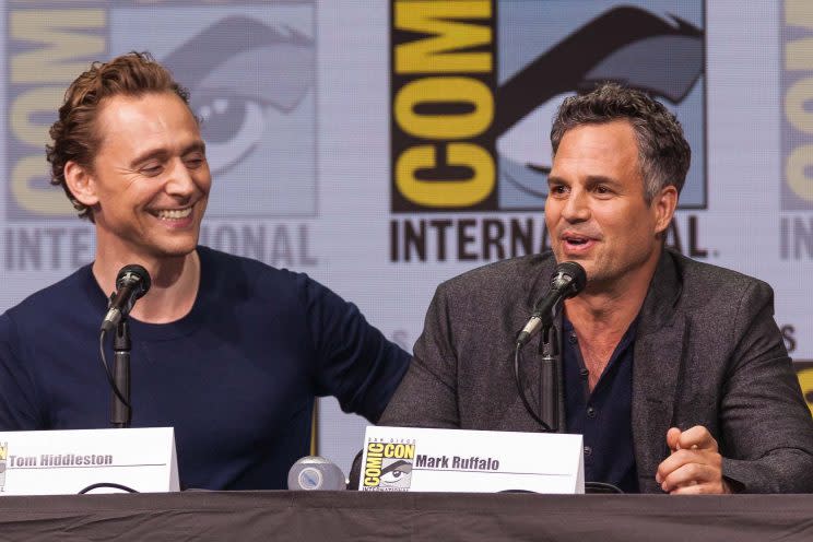 Bei einer Pressekonferenz zum dritten Teil von „Thor“ rastete Mark Ruffalo mit dem Fotohandy aus. (Bild: ddp Images)