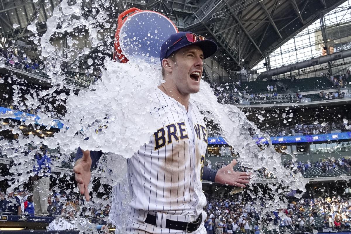 Brewers 3, Cubs 1: Milwaukee wins NL Central title at Wrigley Field