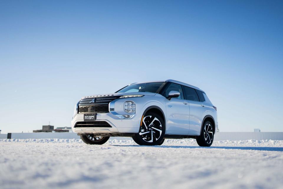 Mitsubishi Outlander PHEV Ice Experience