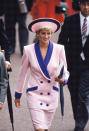 <p>Die Prinzessin von Wales trug am zweiten Tag von Royal Ascot 1990 ein mittlerweile legendäres altrosa Kostüm mit lilfarbenen Details.<em> [Bild: Getty]</em> </p>