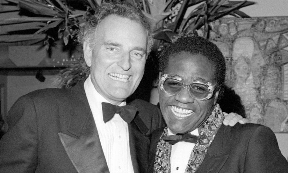 Jerry Moss, left, with the singer and songwriter Al Green, in Los Angeles, 1989.
