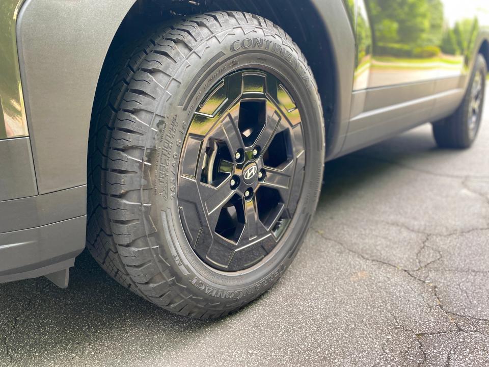 A 2024 Hyundai Santa Fe XRT's black 18-inch wheels.