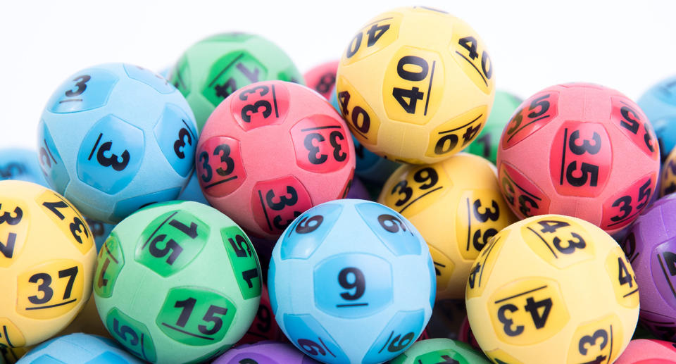 Coloured Lotto balls are piled up on top of each other. 