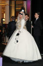 <p>Karl Lagerfeld también vistió a Lady Gaga en 2011 con un diseño que muy pocas famosas se atreverían a llevar. (Foto: Gtres). </p>