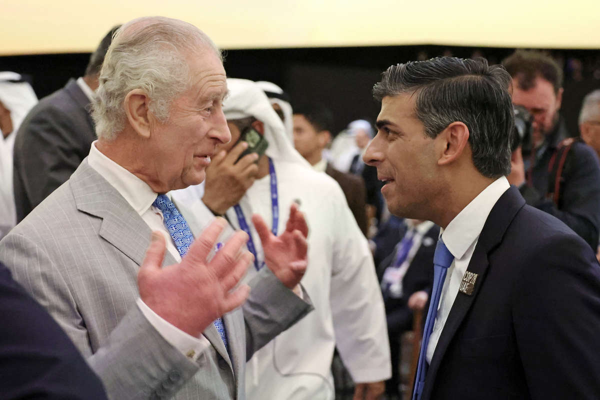 King Charles wears Greek flag tie days after Rishi Sunak rows with ...