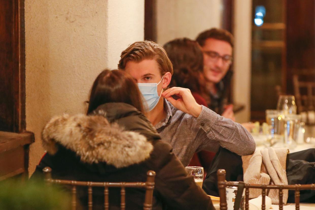 Customers enjoy dinner outside at a restaurant in the Loop in Chicago, Illinois, on Nov. 12, 2020. Chicago's mayor issued a new stay-at-home advisory on November 12, effective from November 16 as the United States' third-biggest city faces a surge in COVID-19 cases.