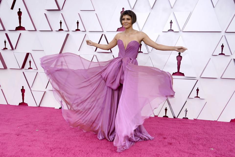 los angeles, california – april 25 halle berry attends the 93rd annual academy awards at union station on april 25, 2021 in los angeles, california photo by chris pizzello poolgetty images