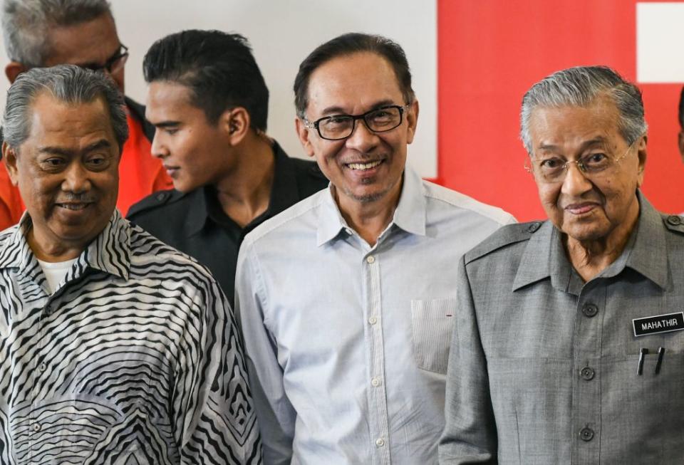 Malaysia's Prime Minister Mahathir Mohamad (R), politician Anwar Ibrahim (C) and Minister of Home Affairs Muhyiddin Yassin leave after a press conference in Kuala Lumpur on June 1, 2018. | MOHD RASFAN—AFP/Getty Images