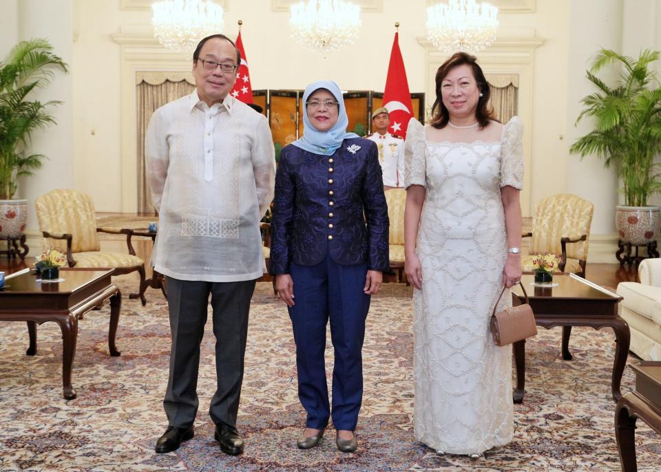 Philippine Ambassador to Singapore Joseph del Mar Yap (left) and his wife Josephine Gotianun-Yap (right) meet with Singapore President Halimah Yahob (center). (Photo: Philippine Embassy in Singappore/Facebook)