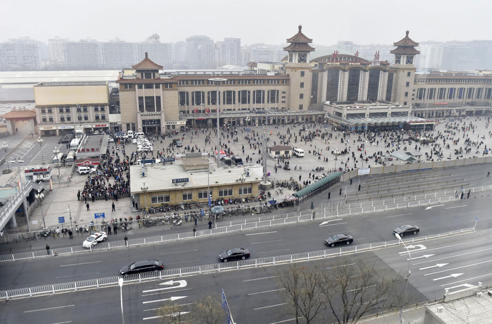 <p>A motorcade, foreground, arrives at Beijing Railway Station in Beijing Tuesday, March 27, 2018. (Photo: Kyodo News via AP) </p>