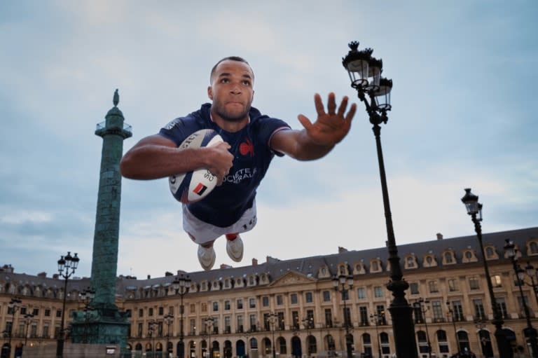 Rugby sevens player Varian Pasquet scores in the elegant Place Vendome (Franck FIFE)