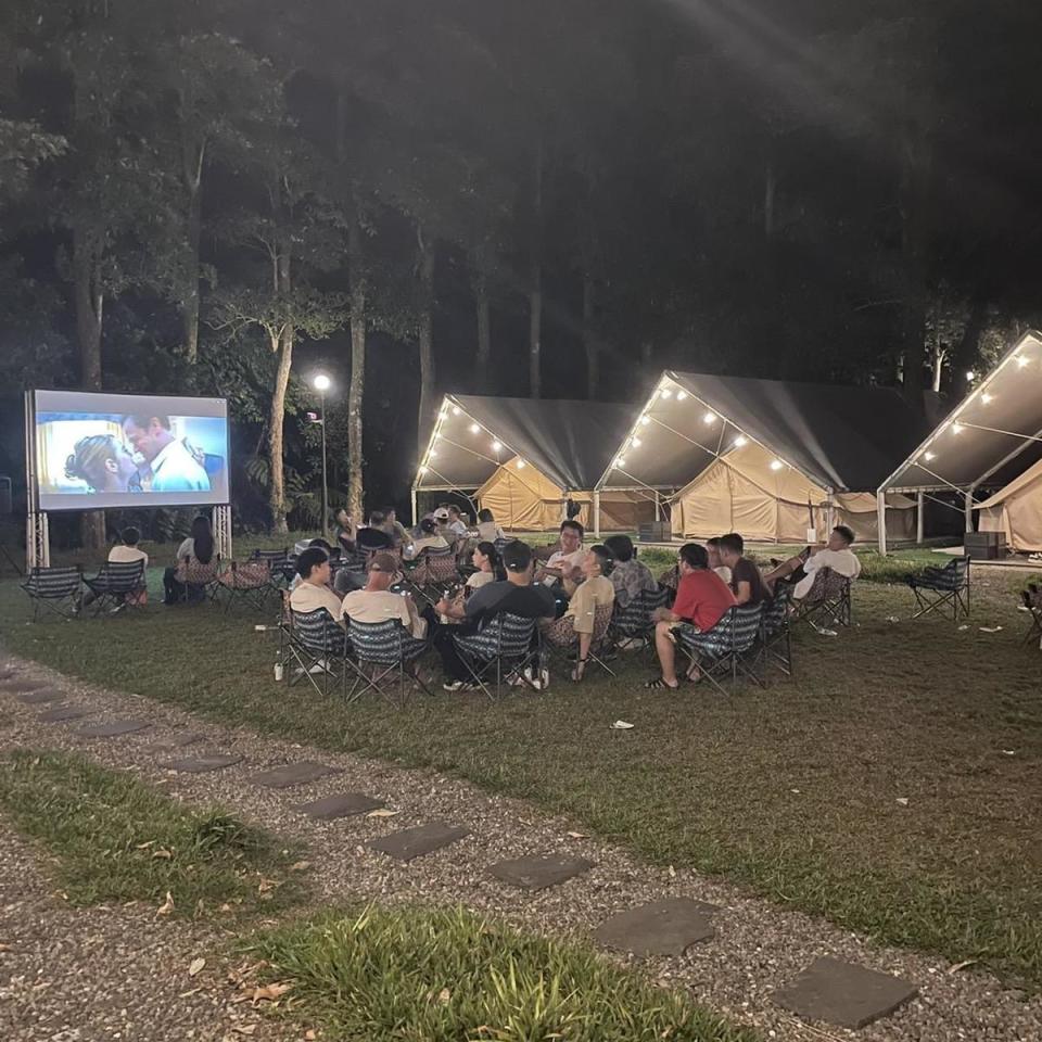 這場露營活動除了白天讓貴賓享受大自然，晚上還安排星空電影院。（Daniel Wong提供）