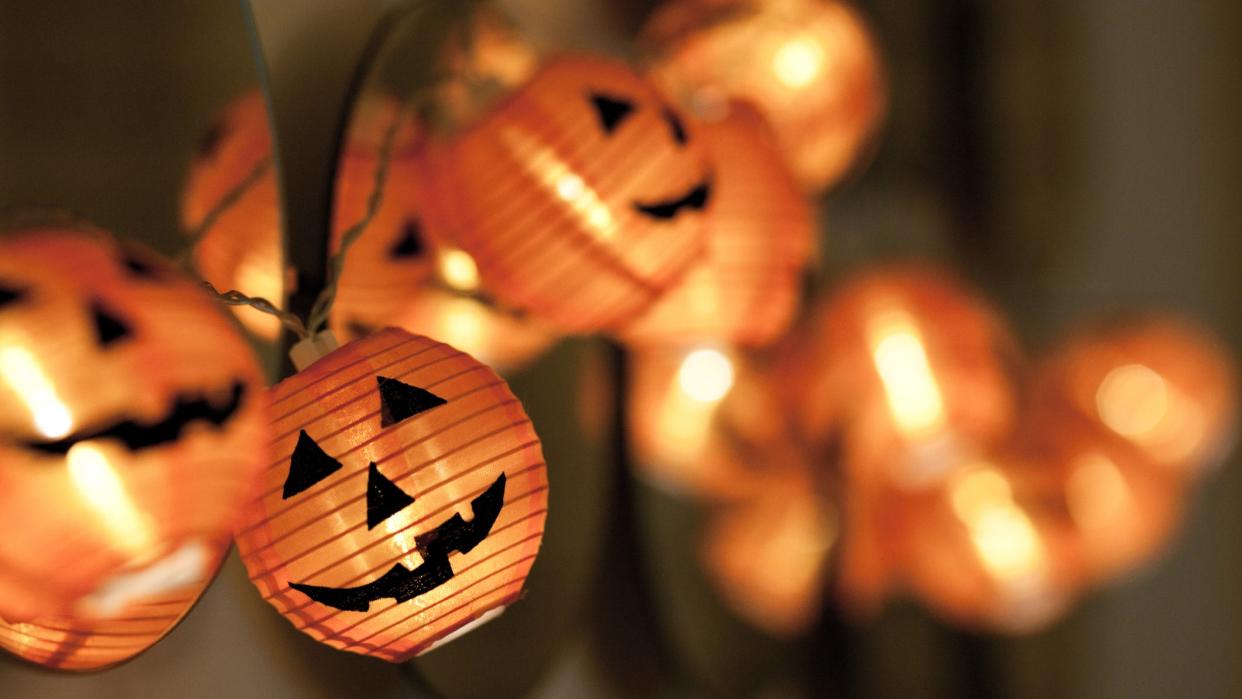 Get into the Halloween spirit and save a little extra thanks to these deals on popular Halloween decorations.