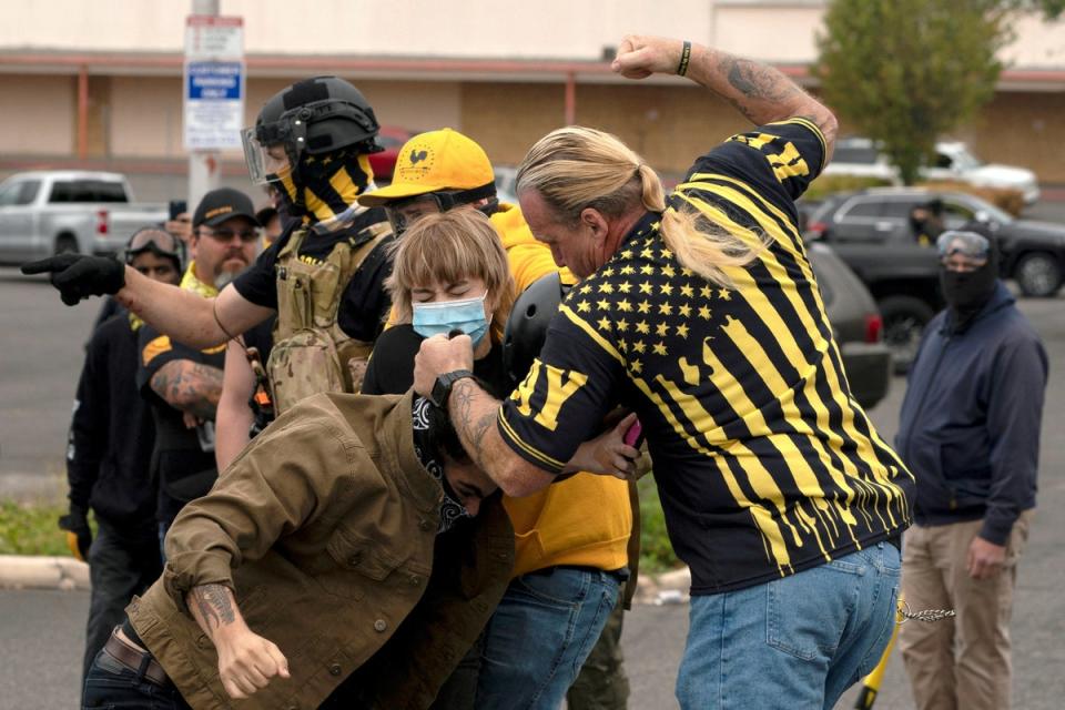 Members of the far-right Proud Boys clash with counter-protesters during rival rallies in Portland, Oregon, U.S., August 22, 2021 (REUTERS)