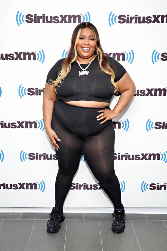 Lizzo Gets Asked Out By Paparazzi 