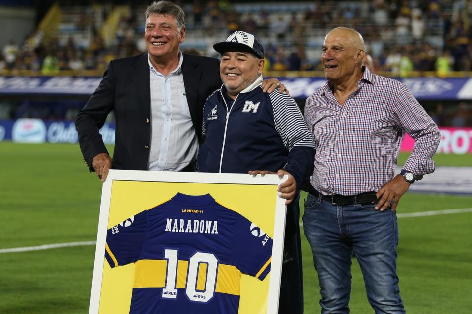 Con Miguel Brindisi y Hugo Perotti, con quienes salió campeón en Boca en 1981; ese día, 7 de marzo de este año, Gimnasia visitó La Bombonera y el 10 fue agasajado, en una noche de consagración xeneize.