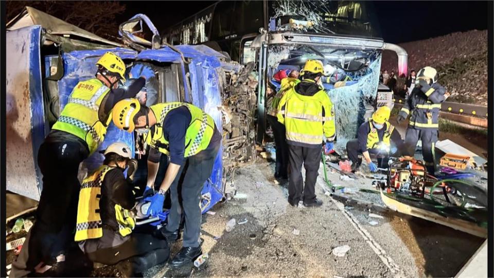 台中發生遊覽車.貨車相撞意外 1重傷3輕傷