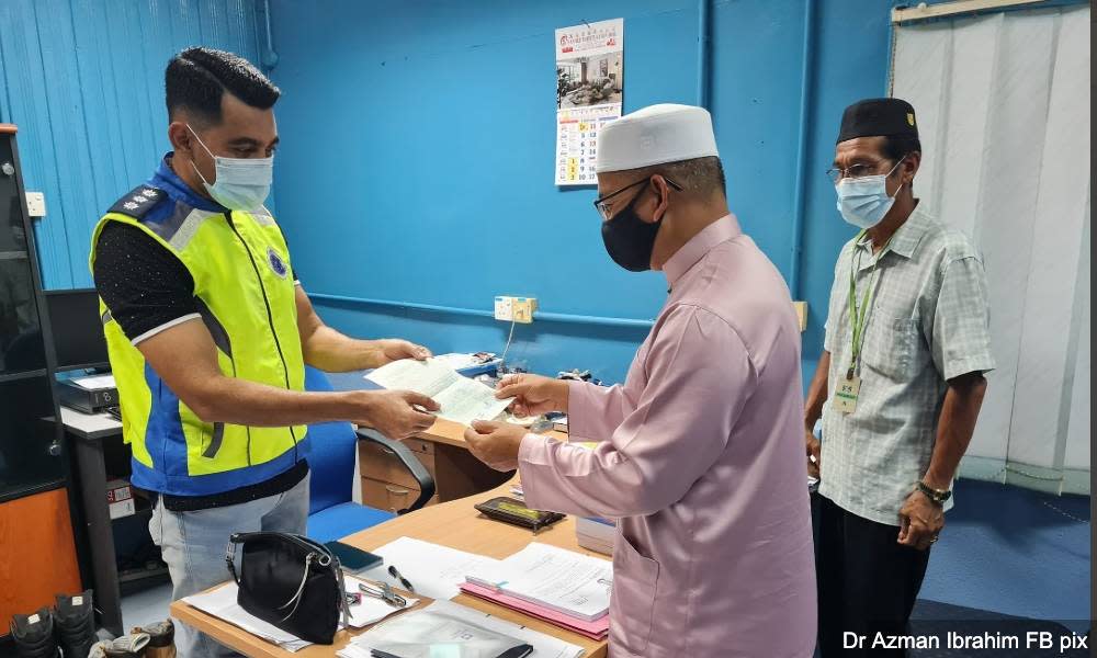 Terengganu exco surrenders to cops after receiving Raya house guest