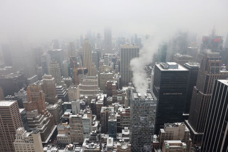 First snowfall in over 700 days in Manhattan, New York City