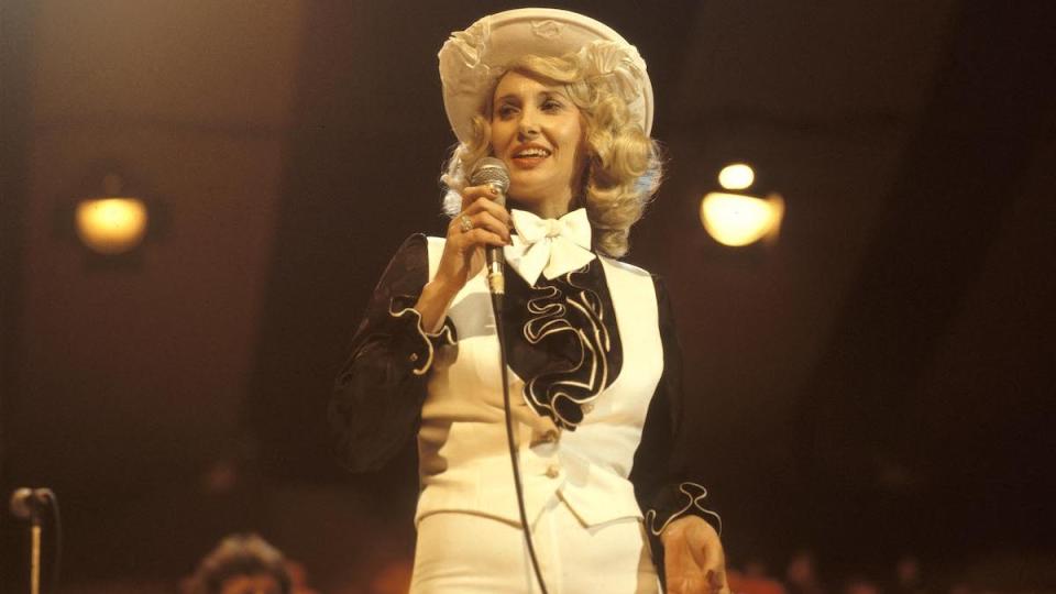 Tammy Wynett onstage, 1979