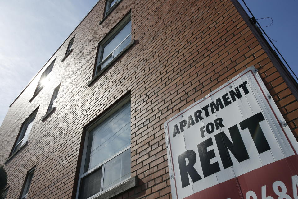 TORONTO, ON - APRIL 24 -  

An apartment for rent sign posted along Eglinton Avenue East.

April, 24, 2022        (Photo by Paige Taylor White/Toronto Star via Getty Images)