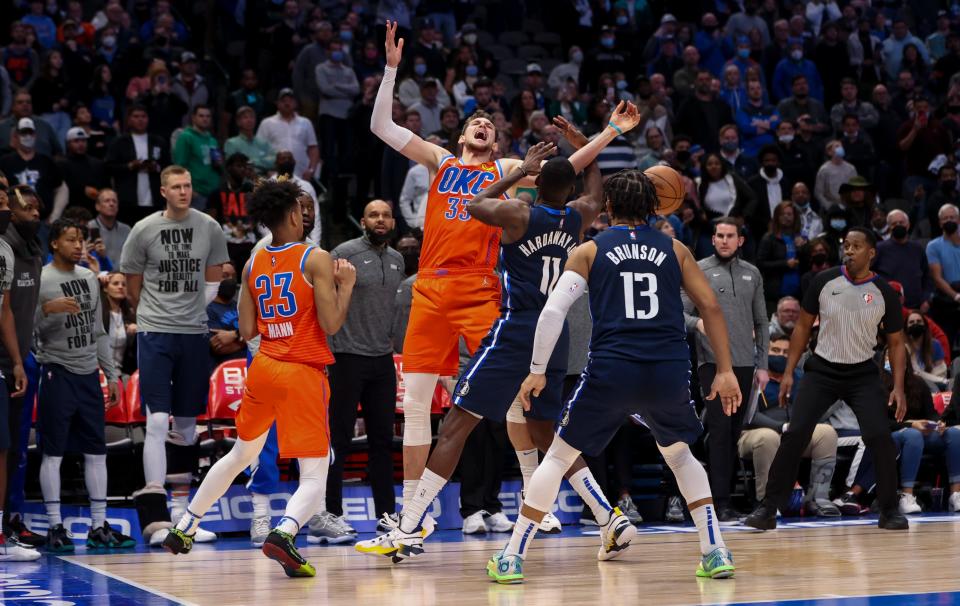 Thunder center Mike Muscala (33) loses the ball to end the game against the Mavericks at American Airlines Center in Dallas on Monday.