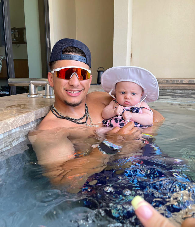 Patrick Mahomes and fiancée Brittany Matthews beam in family snap