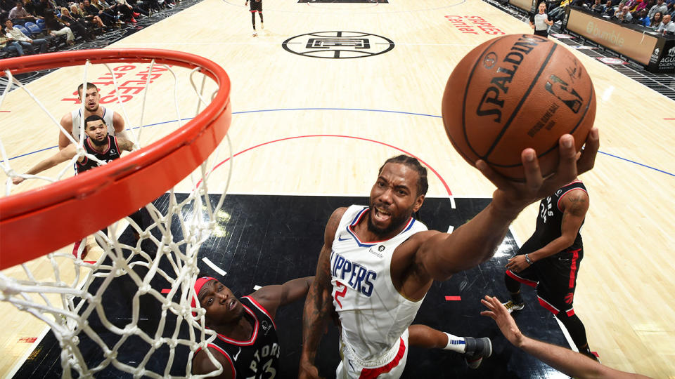 Kawhi Leonard dunking the ball for the Clippers.