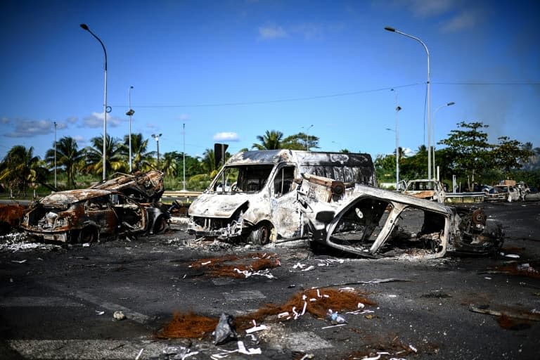 Violences en Guadeloupe, à Petit Bourg, le 23 novembre 2021 - Christophe ARCHAMBAULT © 2019 AFP