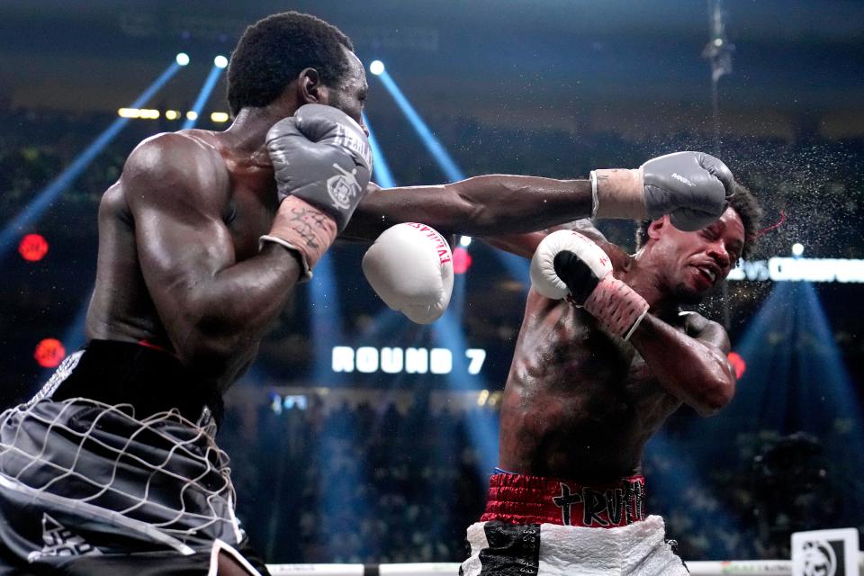 Crawford lands a brutal left hand to Spence Jr’s temple (AP)