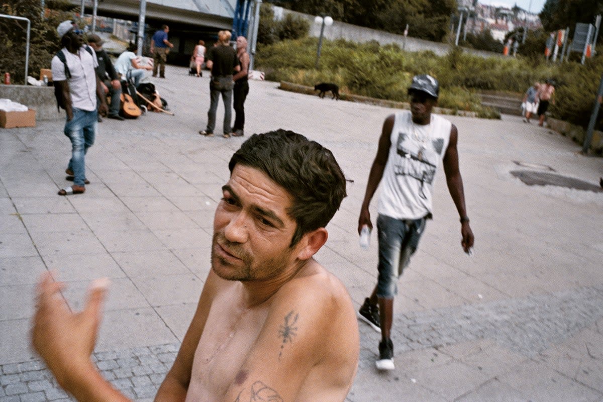 A man breaks away from a group of homeless people around the central station to chat with the photographer in Gorlitz  (Georg Kussmann/MACK)