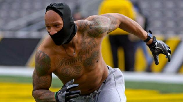 Steelers' Shazier warms up shirtless in subfreezing temperatures