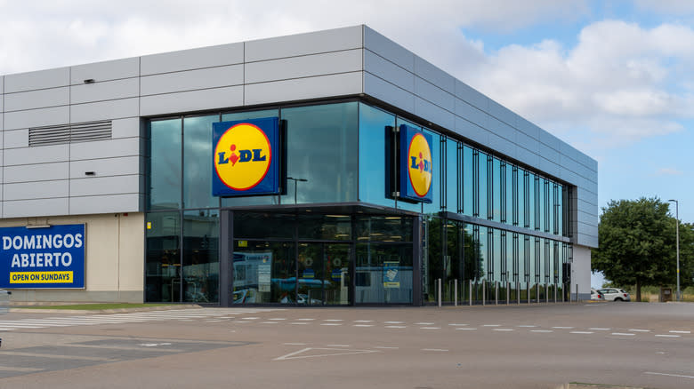 Lidl storefront