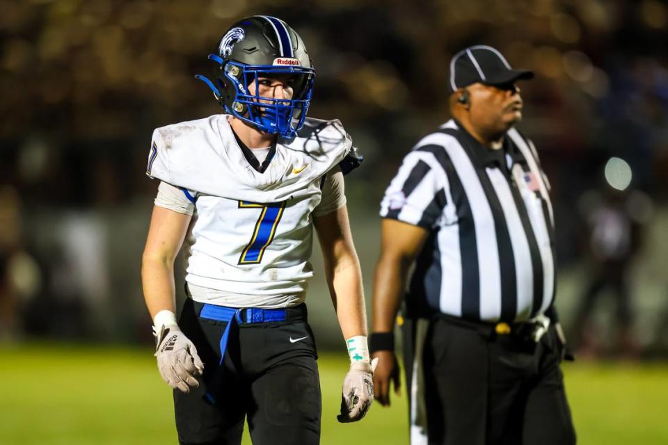 Lexington Wildcats linebacker Christian Sexton (7) plays against the Gilbert Indians during their game at Gilbert High School Friday, Sept. 15, 2023.