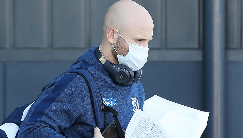 Gary Ablett Jr is pictured walking and wearing a face mask.